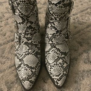 NWT LULUS SNAKE SKIN BOOTIES